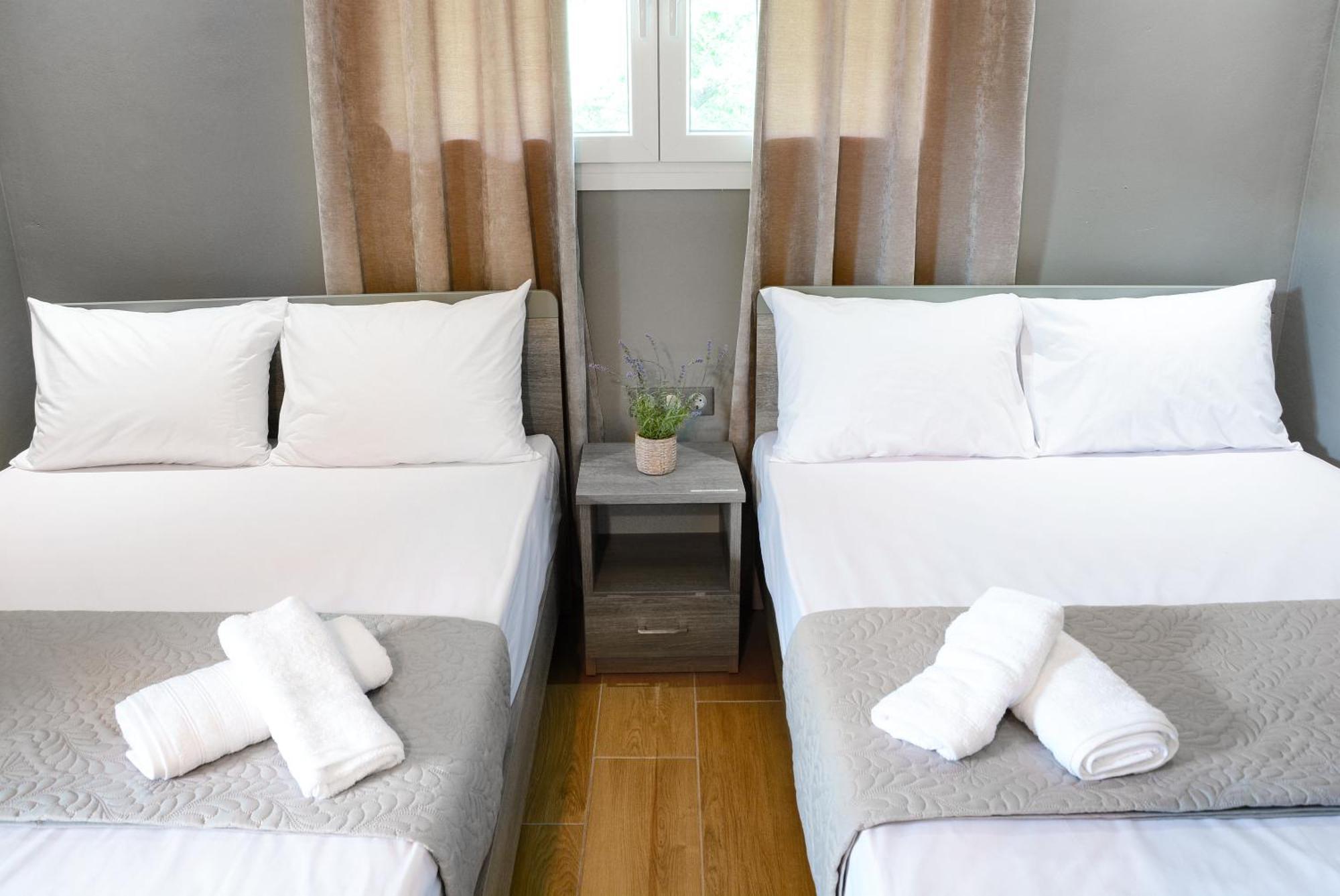 Nikoletakis Apartments 파랄리아 판탈레이모노스 외부 사진