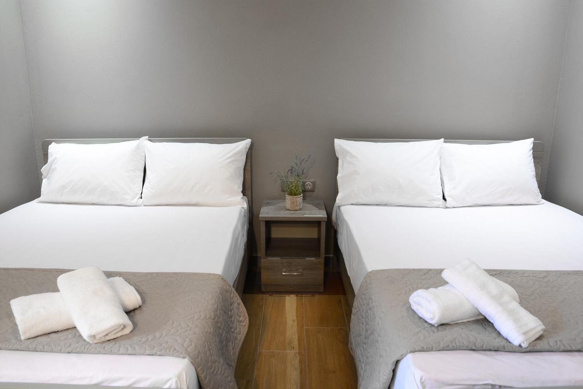 Nikoletakis Apartments 파랄리아 판탈레이모노스 외부 사진