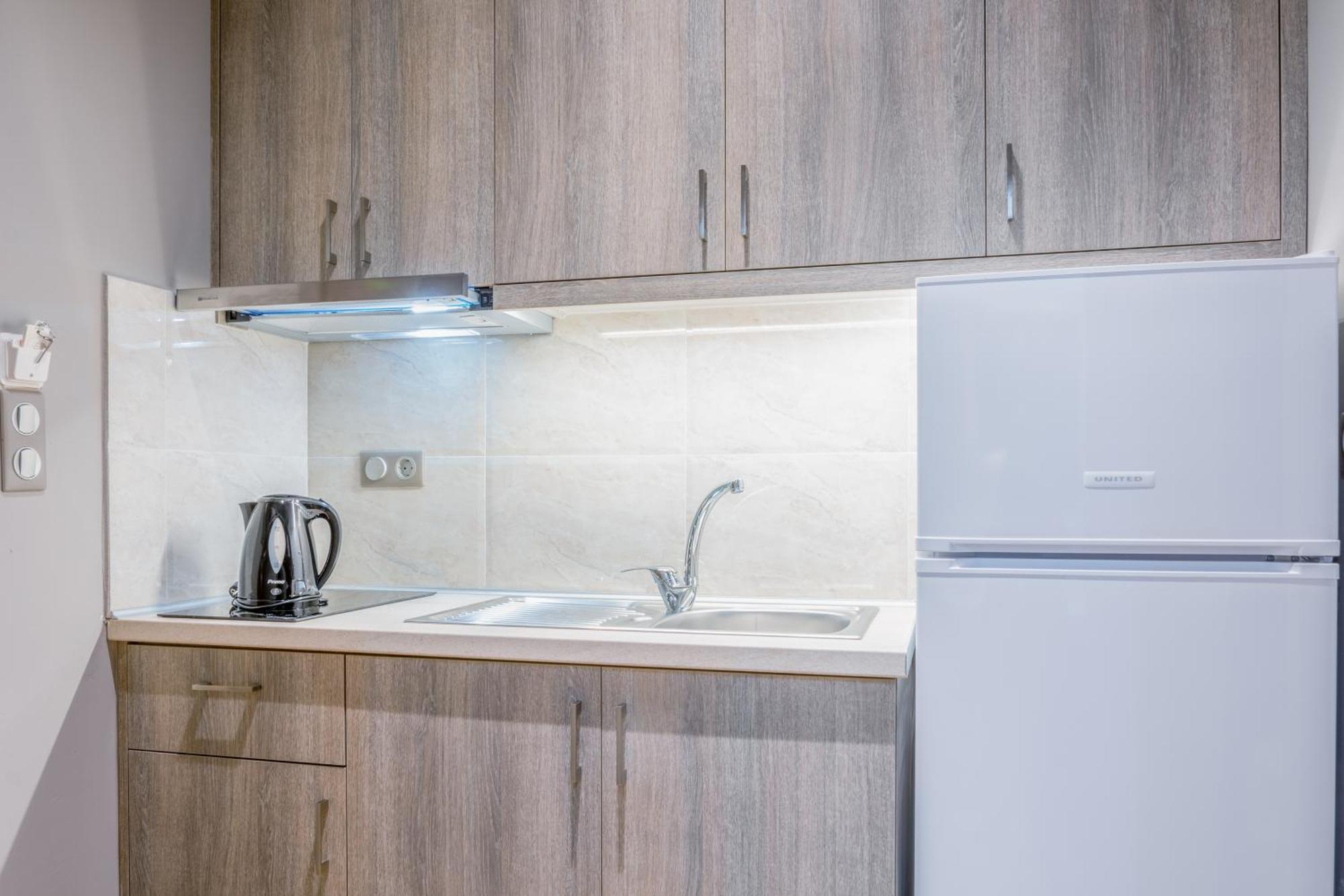 Nikoletakis Apartments 파랄리아 판탈레이모노스 외부 사진