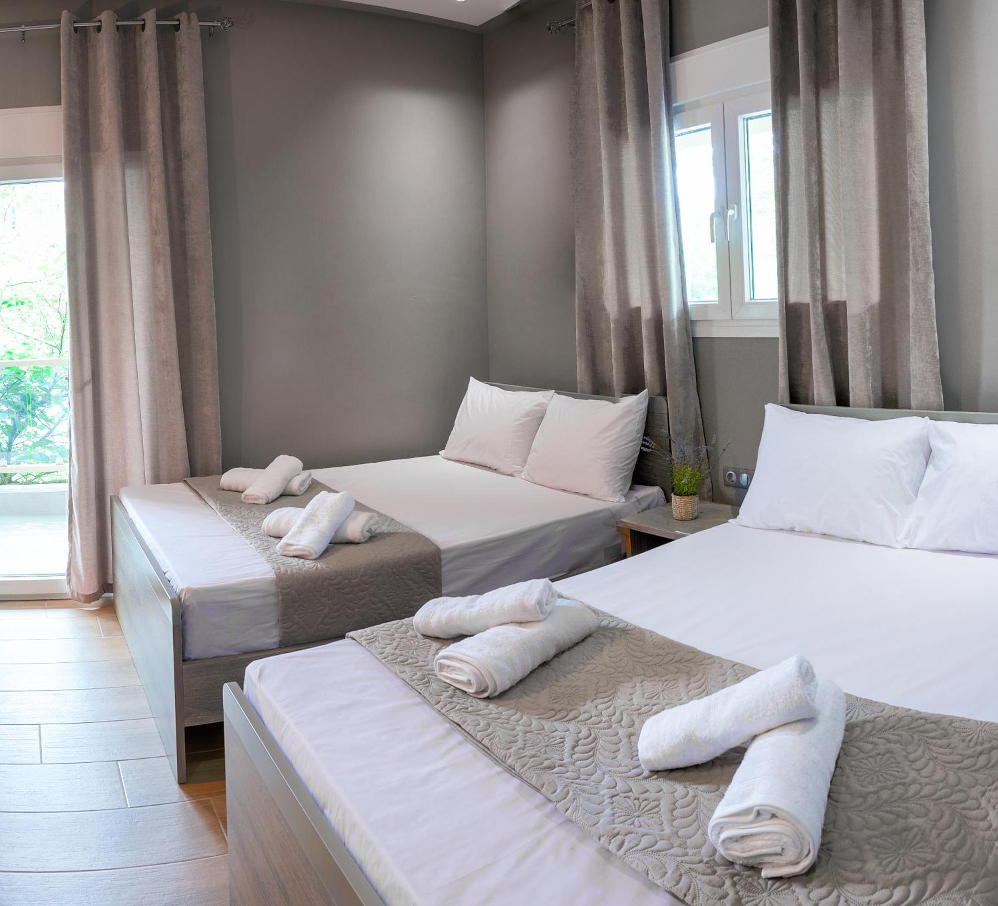 Nikoletakis Apartments 파랄리아 판탈레이모노스 외부 사진