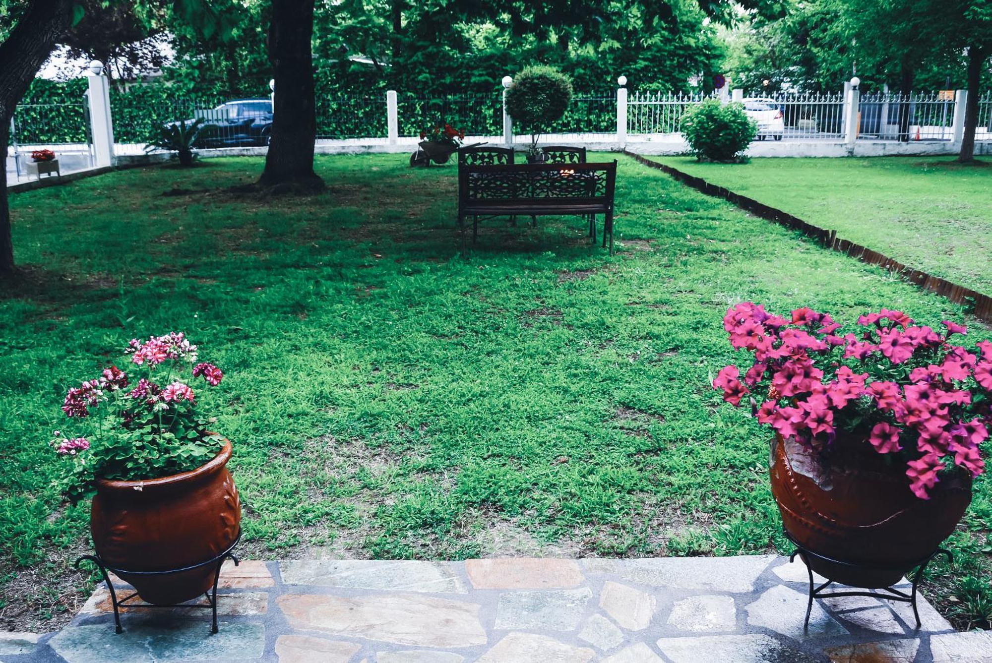 Nikoletakis Apartments 파랄리아 판탈레이모노스 외부 사진